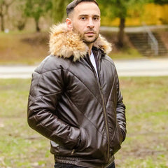 Close-up of the V-Bomber’s luxurious fur collar, highlighting the texture and tonal brown shades against the smooth leather.
