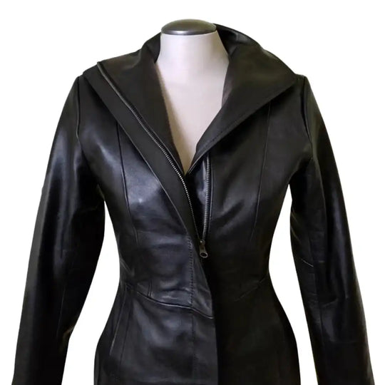 Detailed front view of Nelly's women's long leather coat on a mannequin, featuring double wind flaps and a button-down closure.